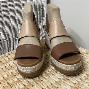 NEW Sorel wedges, size 9. Fit like a 8.5